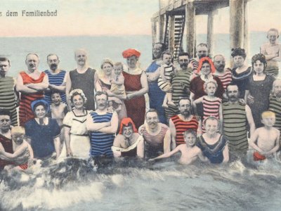 Mode im Familienbad. Mode im Familienbad.