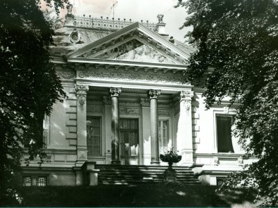 Die Villa als Maxim-Gorki-Bibliothek